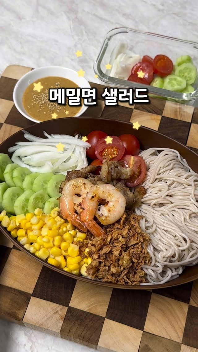 dorri_sikdan 게시물 이미지: 👩‍🍳메밀면샐러드👩‍🍳

@ollion__ 글루텐프리 메밀면에 
토핑 가득+비법...