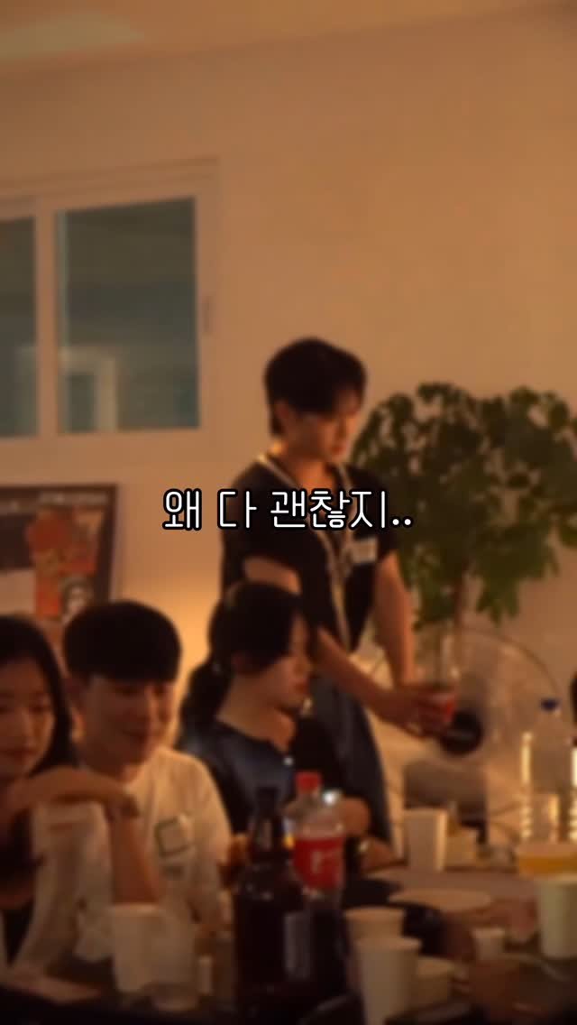 dosiclub.seoul 게시물 이미지: 안녕하세요,각자 가져온 저녁먹고
친구도 되고 단톡방도 파고
수상한 포틀럭 파티...