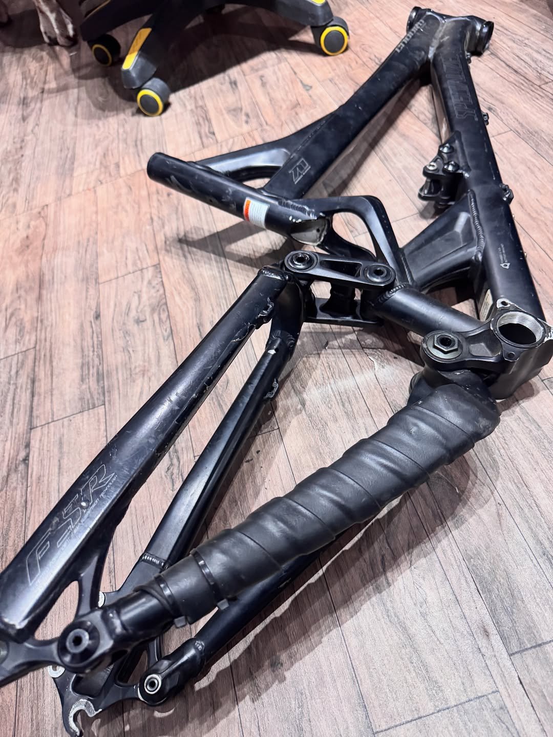 Photo by Casadownhill peças on December 01, 2025. May be an image of bicycle and text.