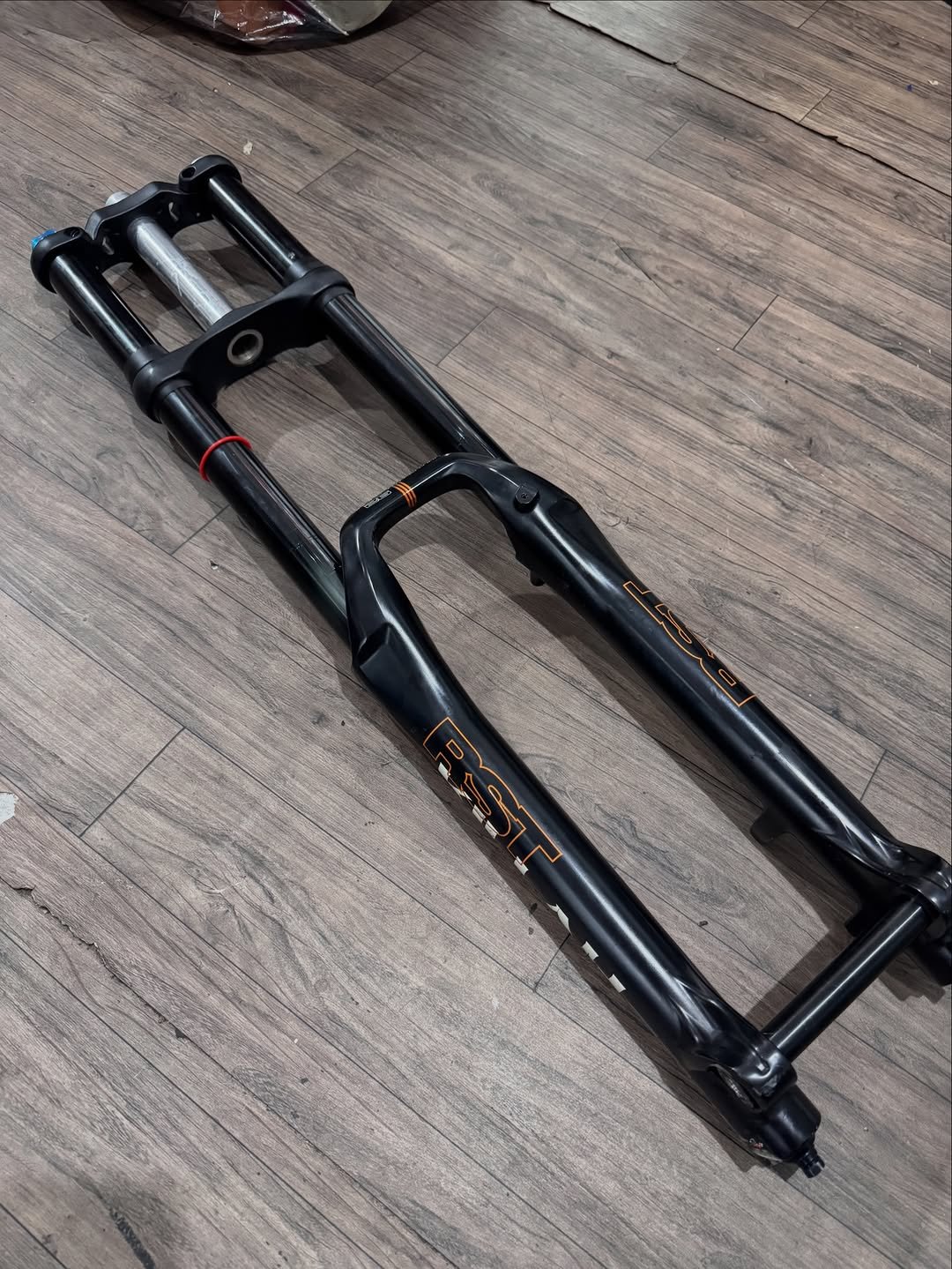 Photo by Casadownhill peças on April 26, 2026. May be an image of motorcycle and text.