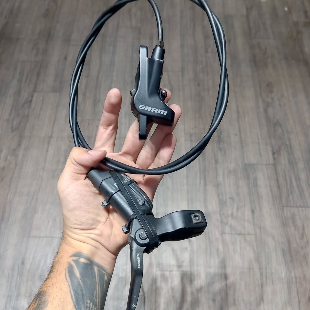 Photo by Casadownhill peças on February 26, 2026. May be an image of microphone and text.