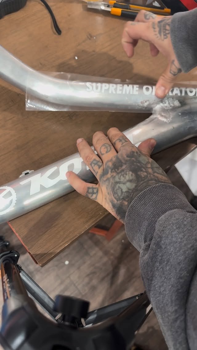 downhillhouseparts 게시물 이미지: A Kona Supreme Operator é uma bicicleta de...