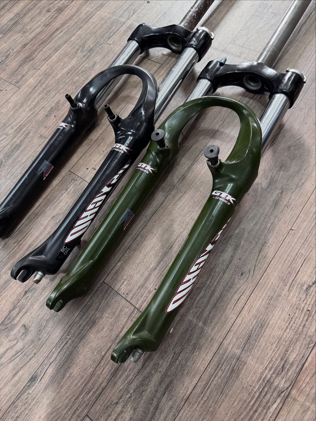 Photo by Casadownhill peças on February 24, 2026. May be an image of bicycle and text.