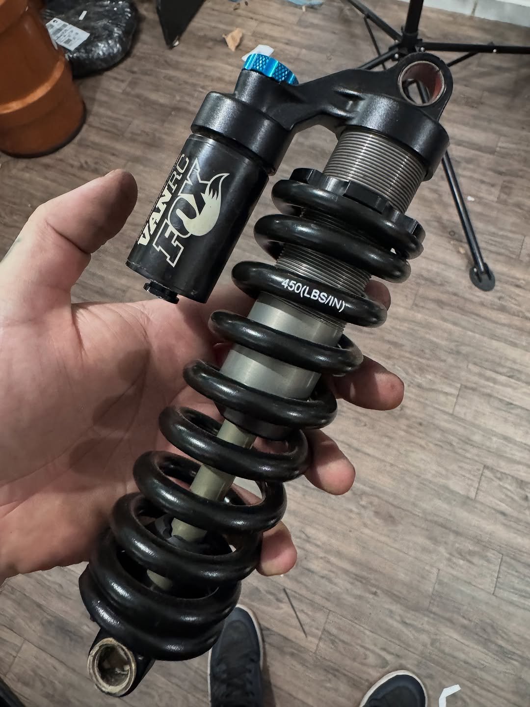 Photo by Casadownhill peças on January 13, 2026. May be an image of auto part, capacitor, coil and text.