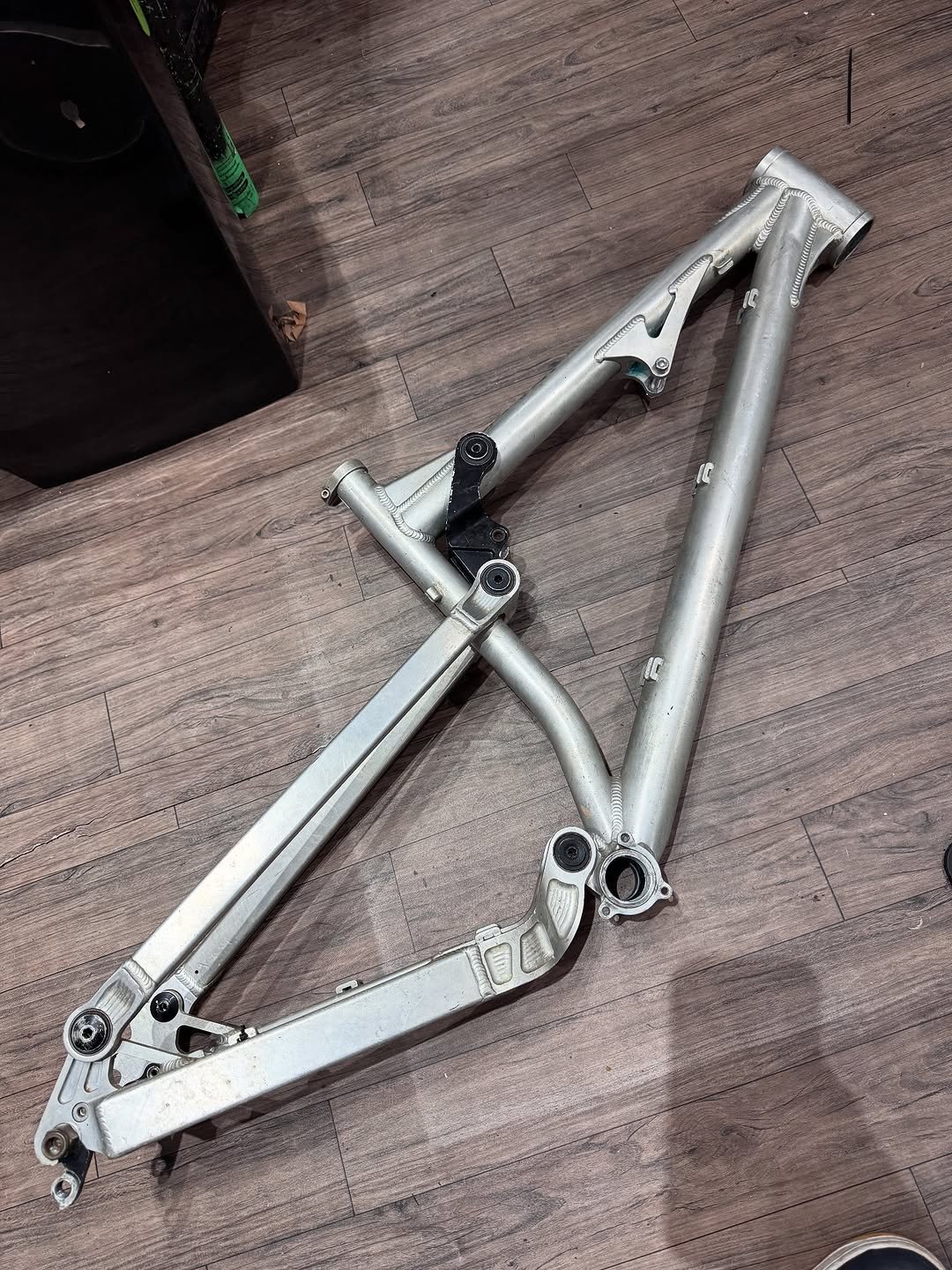 Photo by Casadownhill peças on January 13, 2026. May be an image of bicycle and text.