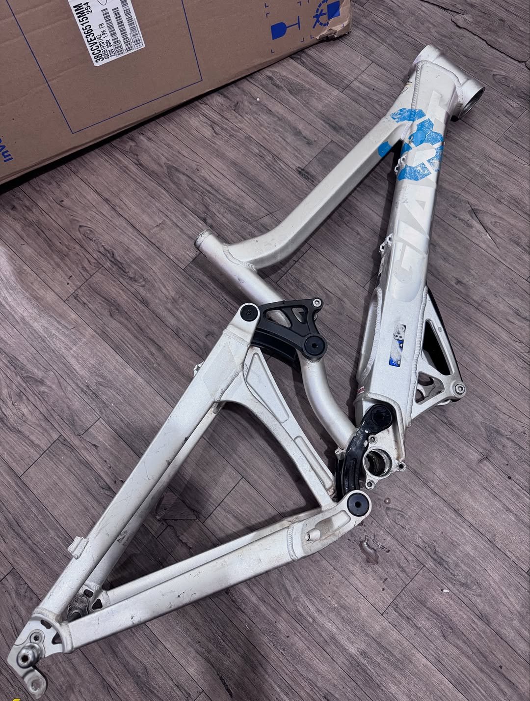 downhillhouseparts 게시물 이미지: R$1500
Giant glory 
Ótimo estado