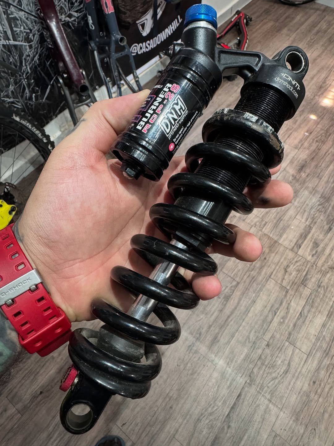 Photo by Casadownhill peças on November 28, 2025. May be an image of auto part, capacitor, coil and text.