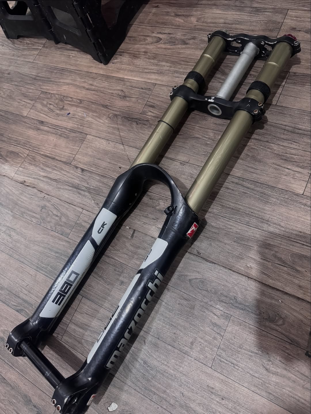 Photo by Casadownhill peças on April 27, 2026. May be an image of bicycle and text that says 'CR EE F0'.