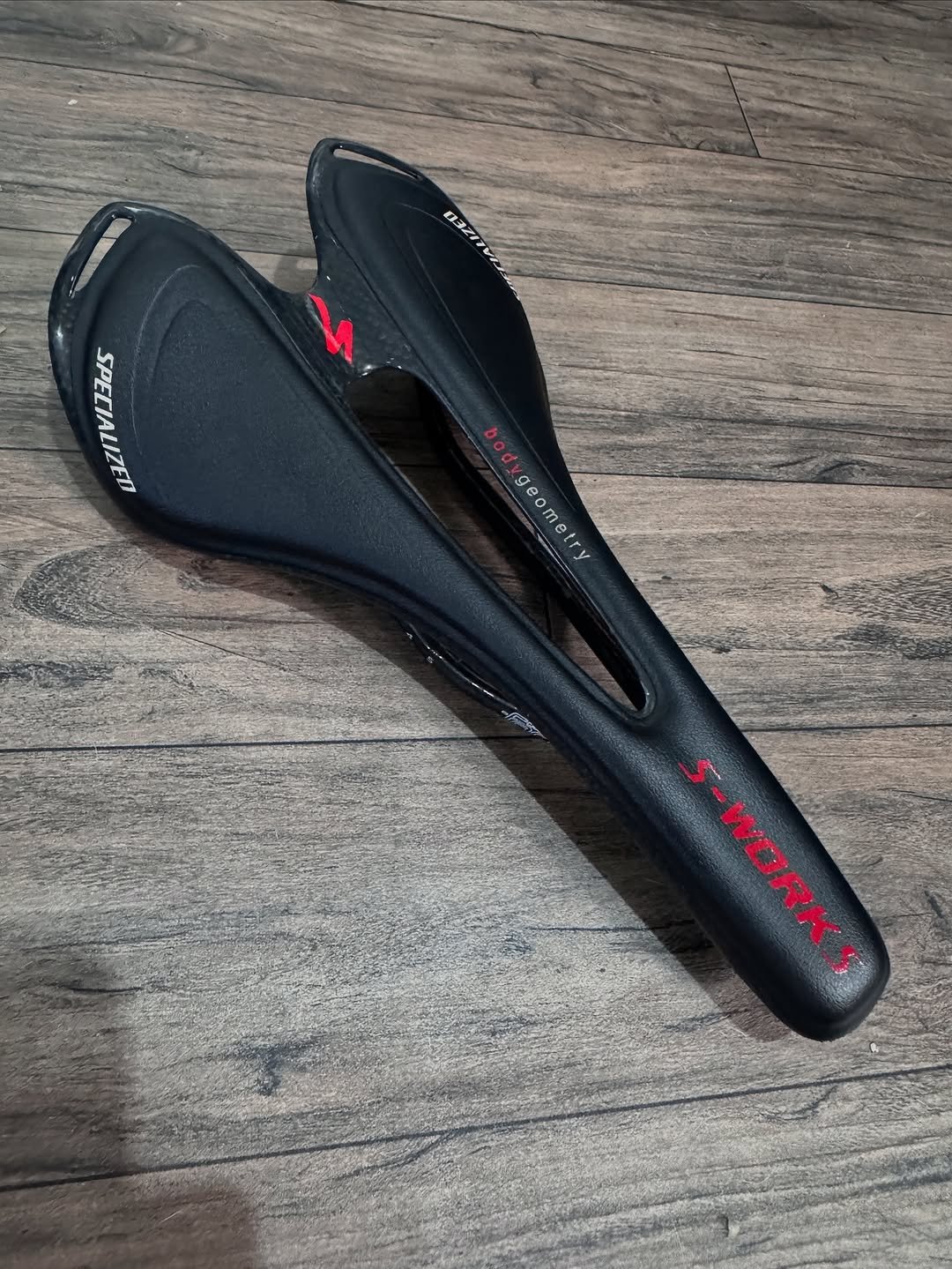 Photo by Casadownhill peças on December 02, 2025. May be an image of ‎bicycle and ‎text that says '‎ي SPECIALIZED geometry geometry 5-WORK‎'‎‎.