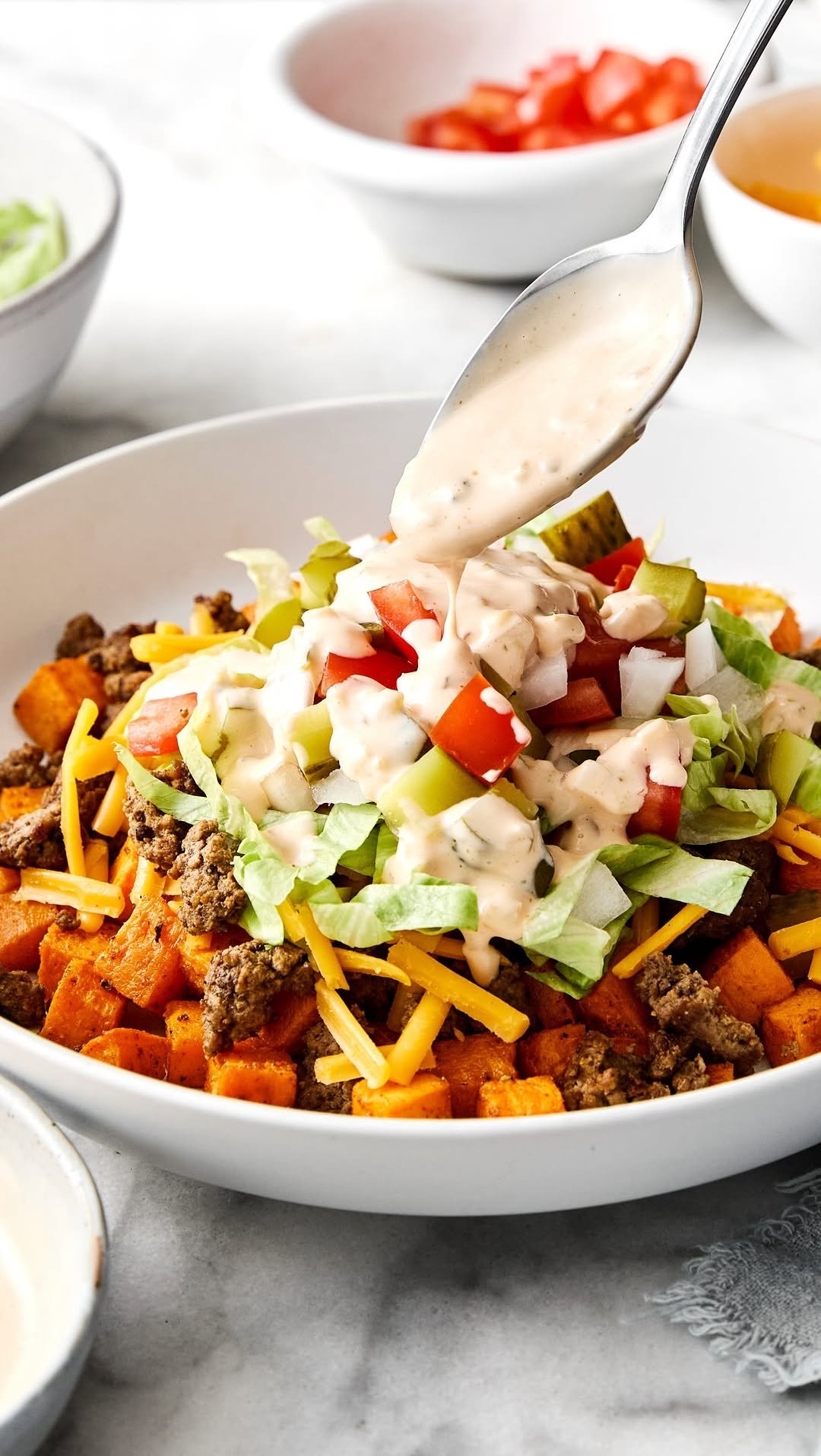 downshiftology 게시물 이미지: This sweet potato burger bowl is one of those...
