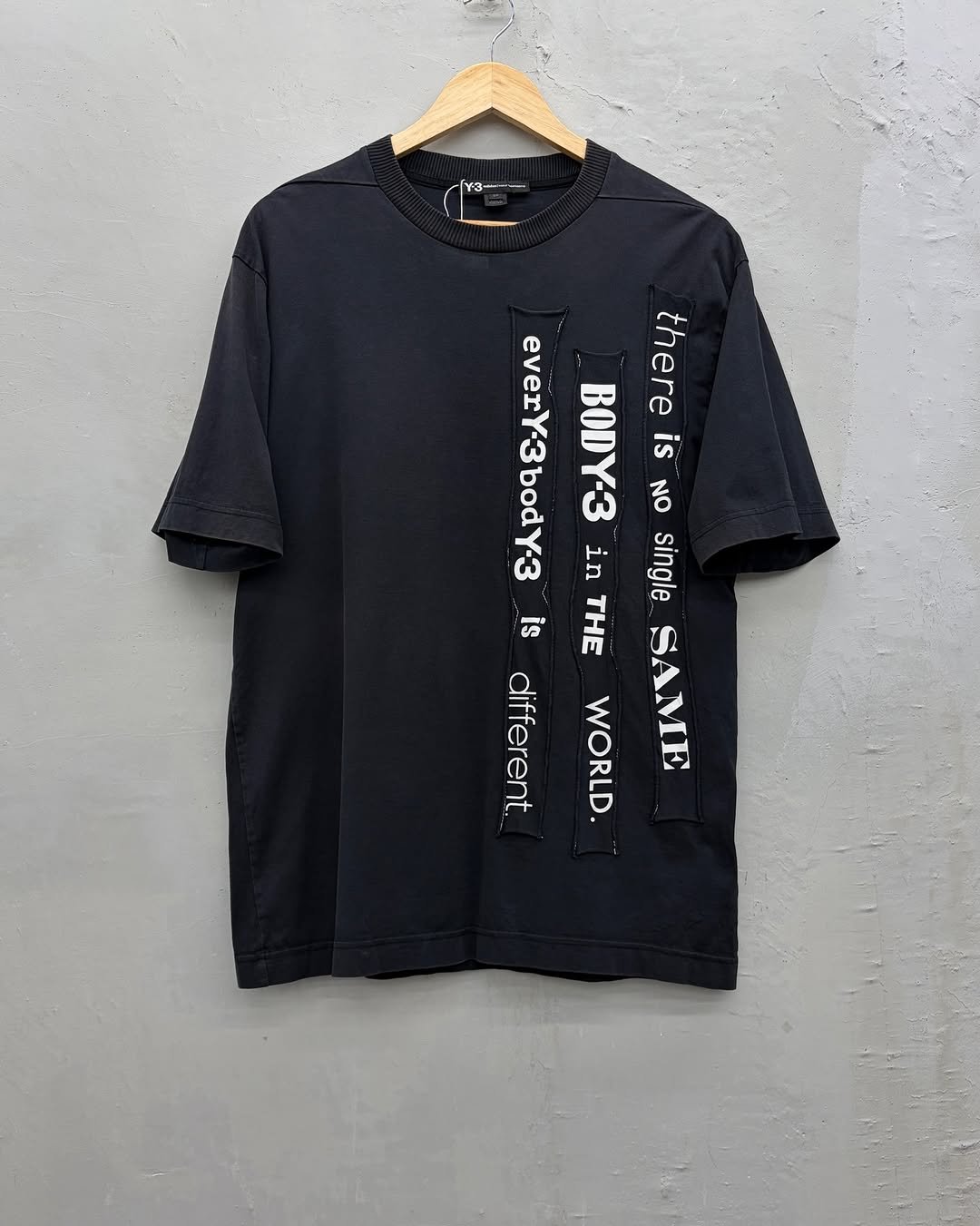 Photo by 도조 홍대 빈티지샵 on April 27, 2026. May be an image of text that says 'everY-3bodY3 everY-3 there BODY-3 is body-3 NO uȚ n single is THE THE ere eren different, WORLD SAME'.