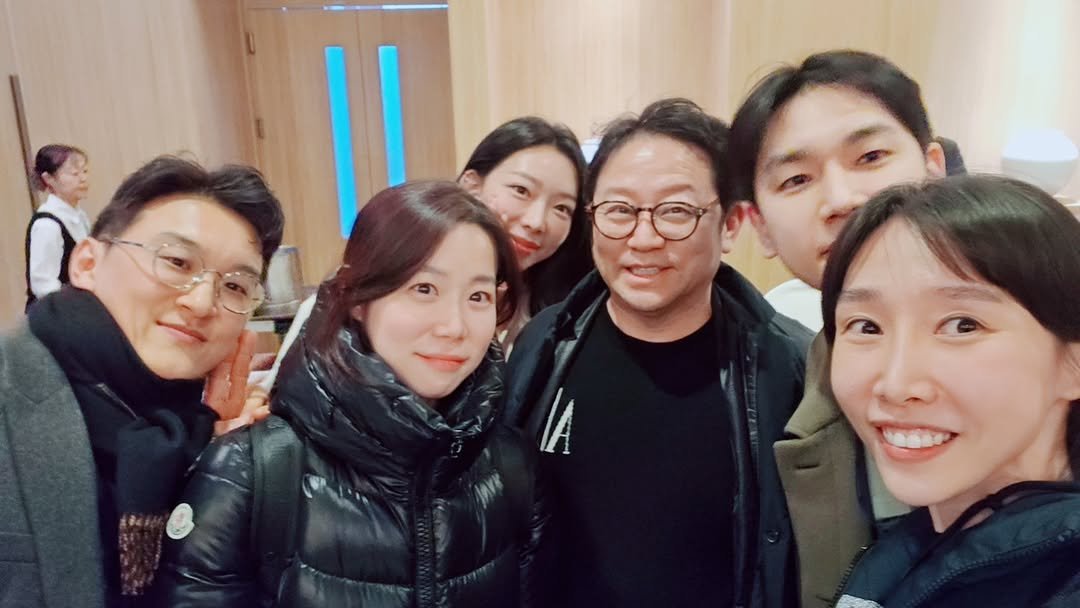 Photo shared by 박수연 on December 13, 2025 tagging @darricksss, and @ari_aeru. May be a selfie of one or more people and text.