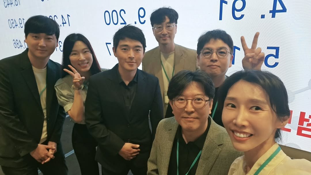 Photo shared by 박수연 on August 15, 2025 tagging @nk_rho_md. May be an image of ‎6 people and ‎text that says '‎C44.01 OZA.eT C.AT 884 oos.e ن Te.+ .+ rr ٢ ਟ 산 년‎'‎‎.