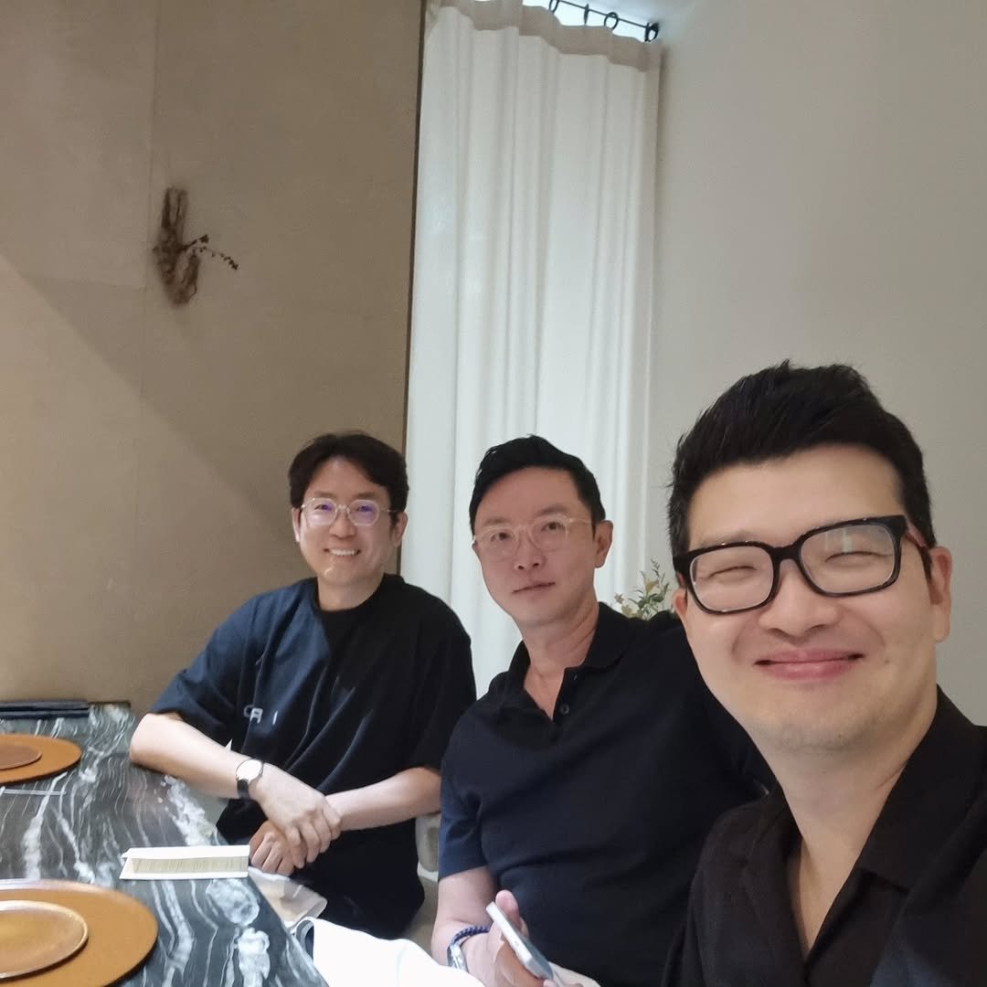 dr_taehwan_ahn 게시물 이미지: 어제 사랑하는 후배 정재윤 이상봉과 함께 일판이라는 대판야키 집에서 저녁 식사를...