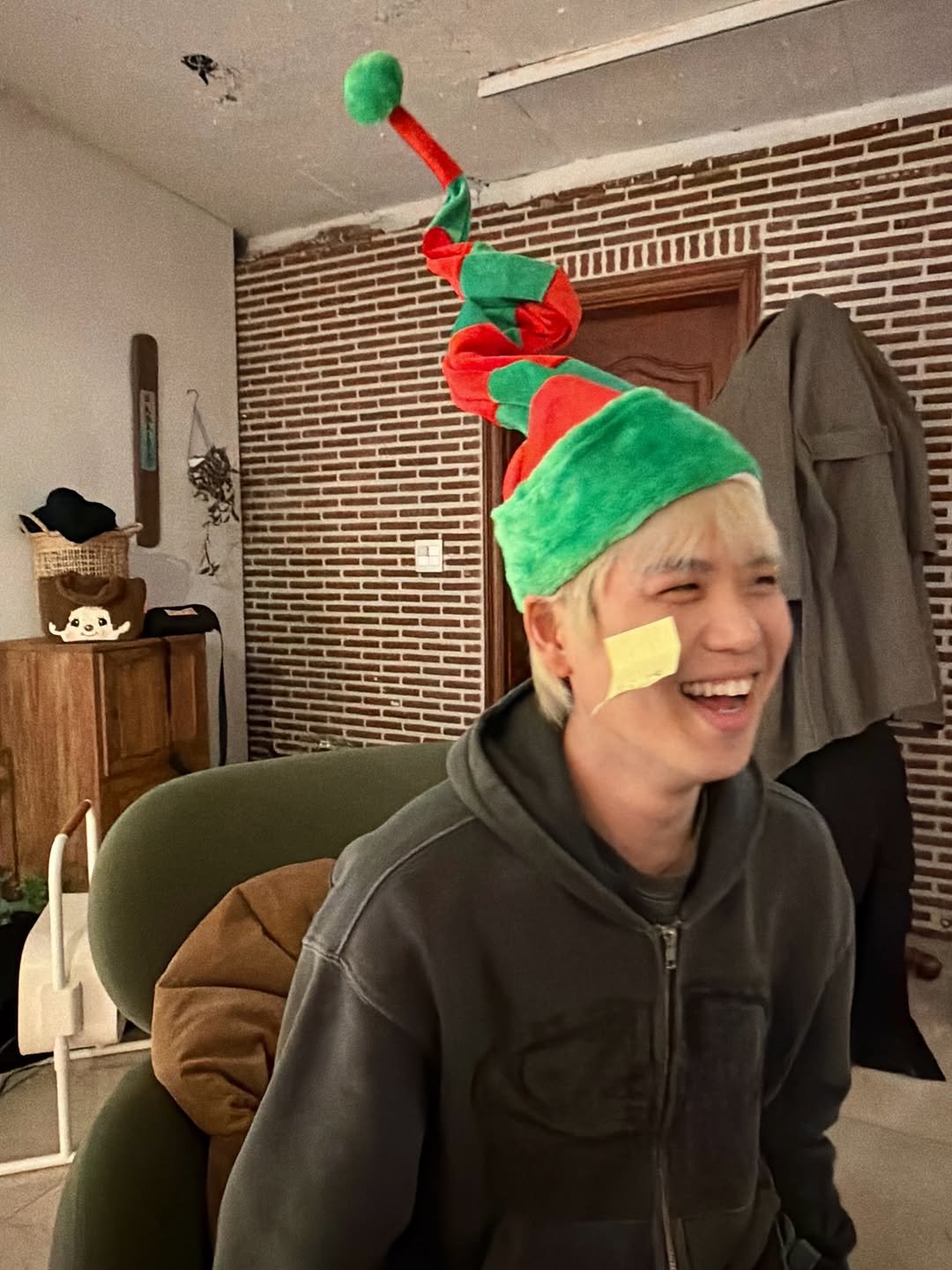 drawandrew 게시물 이미지: 새해 떠나기 전에 부랴부랴 올려보는 2025년 12월.
내년에도 웃을 일이 많기를😆