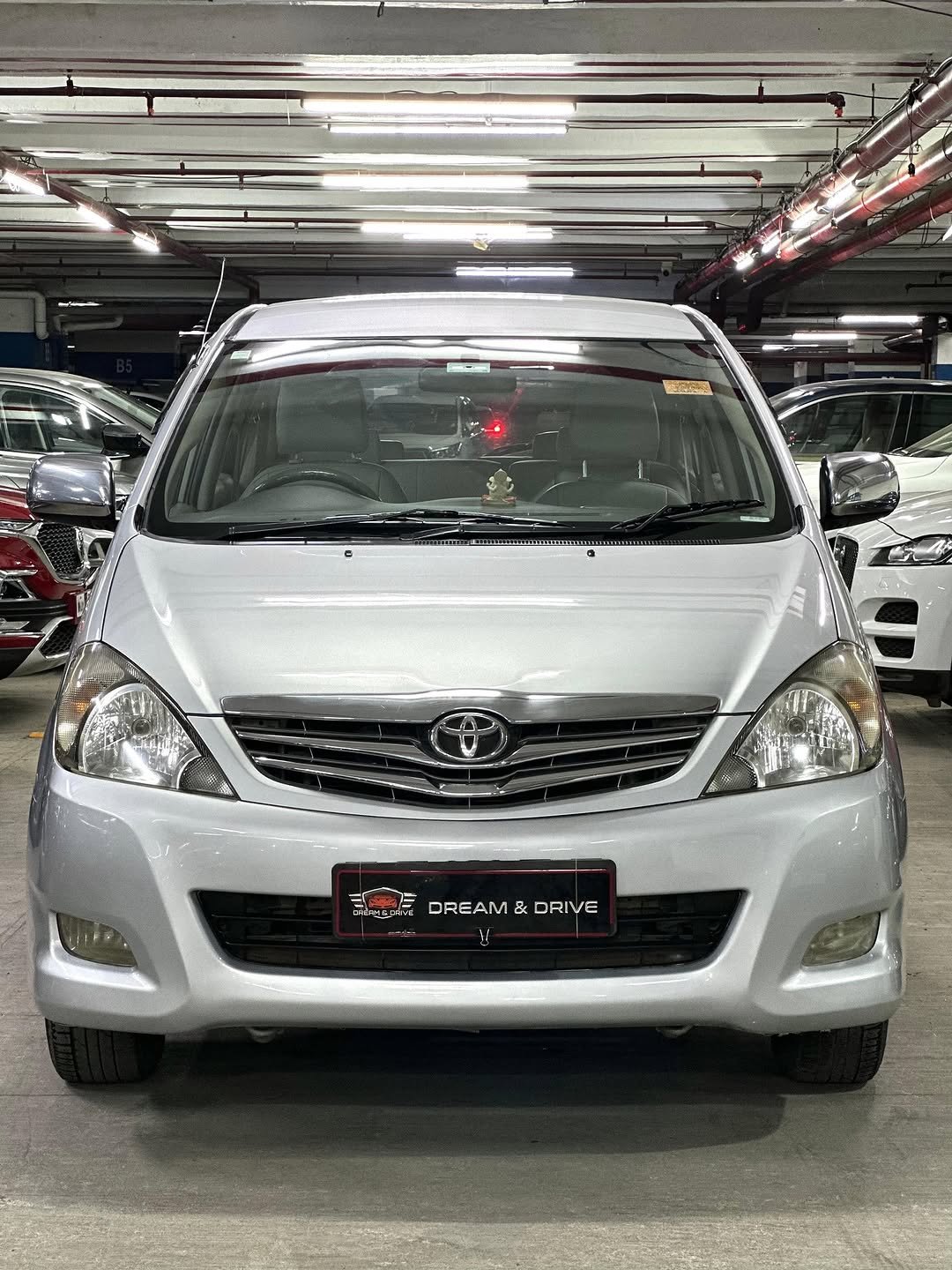 Photo by DREAM & DRIVE on November 09, 2025. May be an image of van, sedan, minivan, windshield and text that says 'C-M CEYN a DREAM DREAM&DRIVE & DRIVE'.