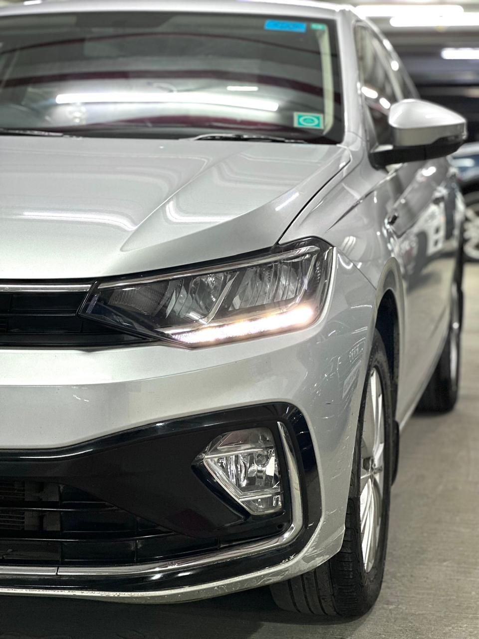 Photo by DREAM & DRIVE on November 15, 2025. May be an image of minivan, sedan, windshield and text.