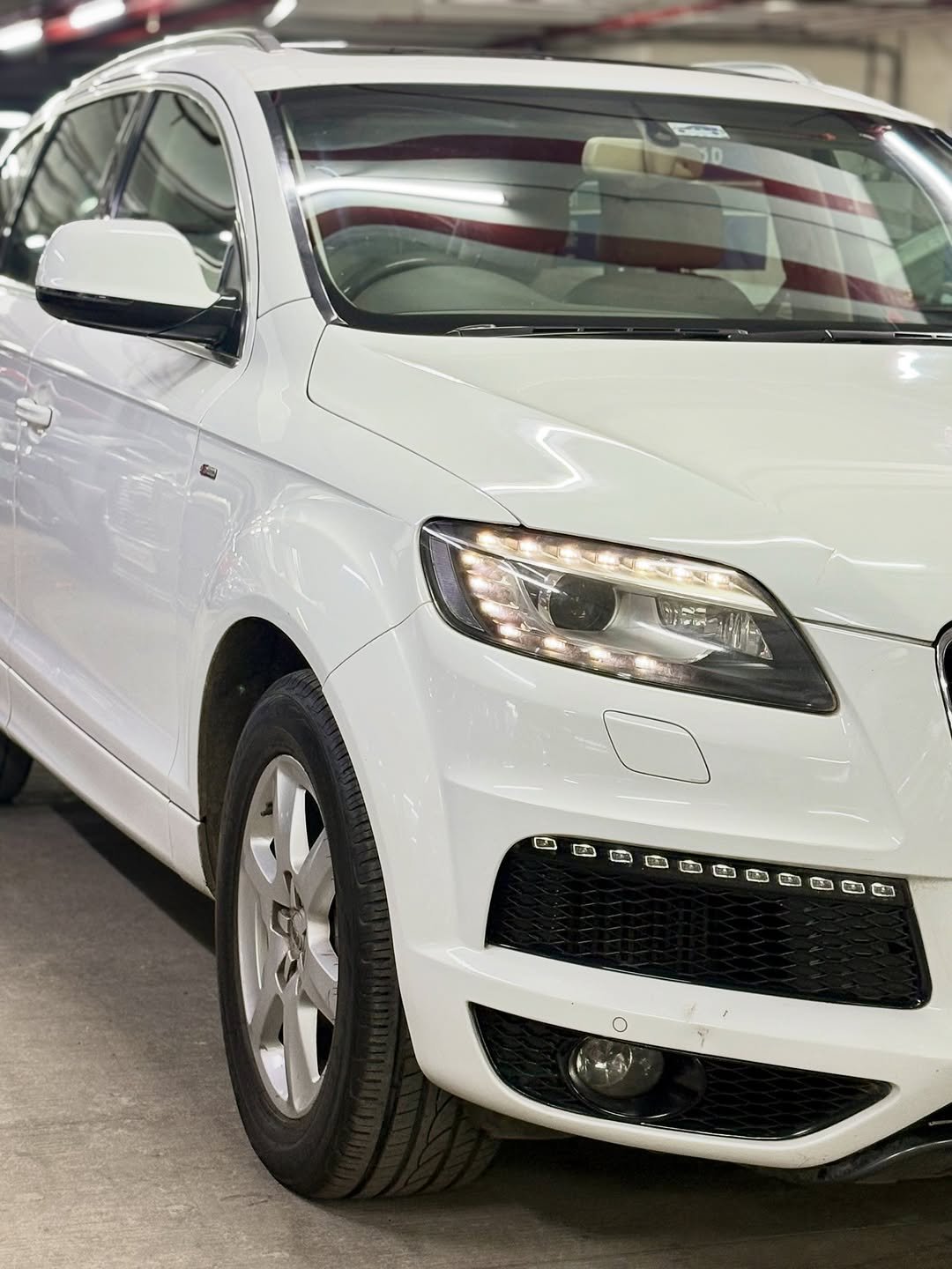 Photo by DREAM & DRIVE on November 15, 2025. May be an image of sedan, windshield, wheel, minivan and text.