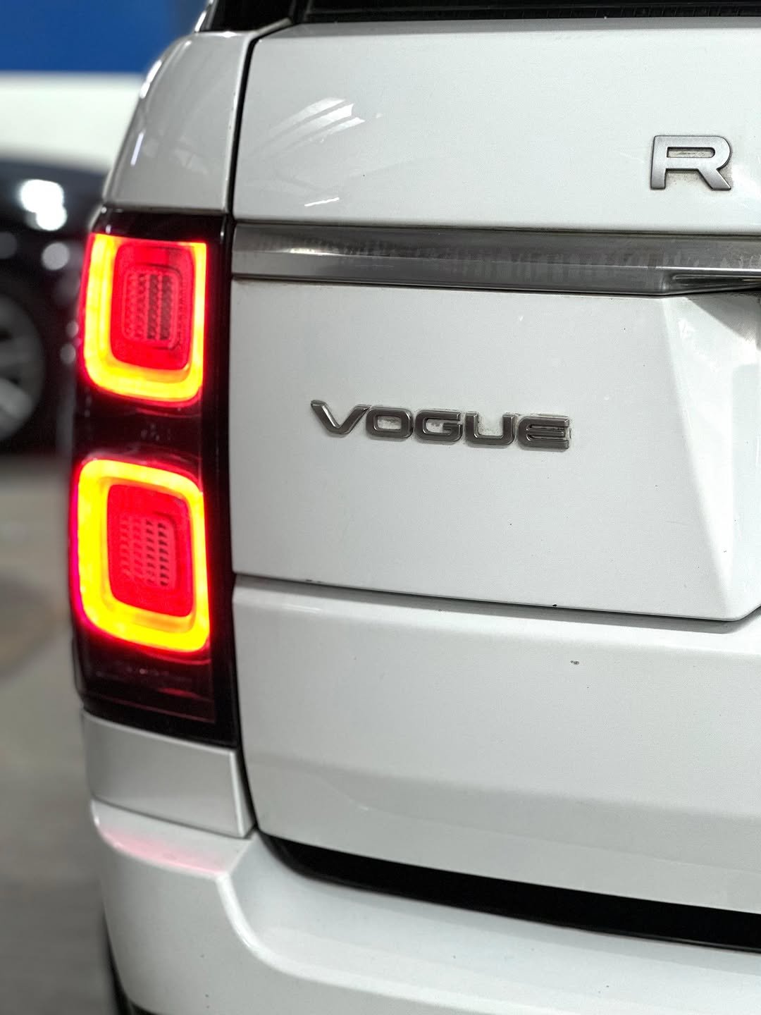Photo by DREAM & DRIVE on November 14, 2025. May be an image of jeep, car, tailpipe, minivan and text that says 'R VOGUE'.