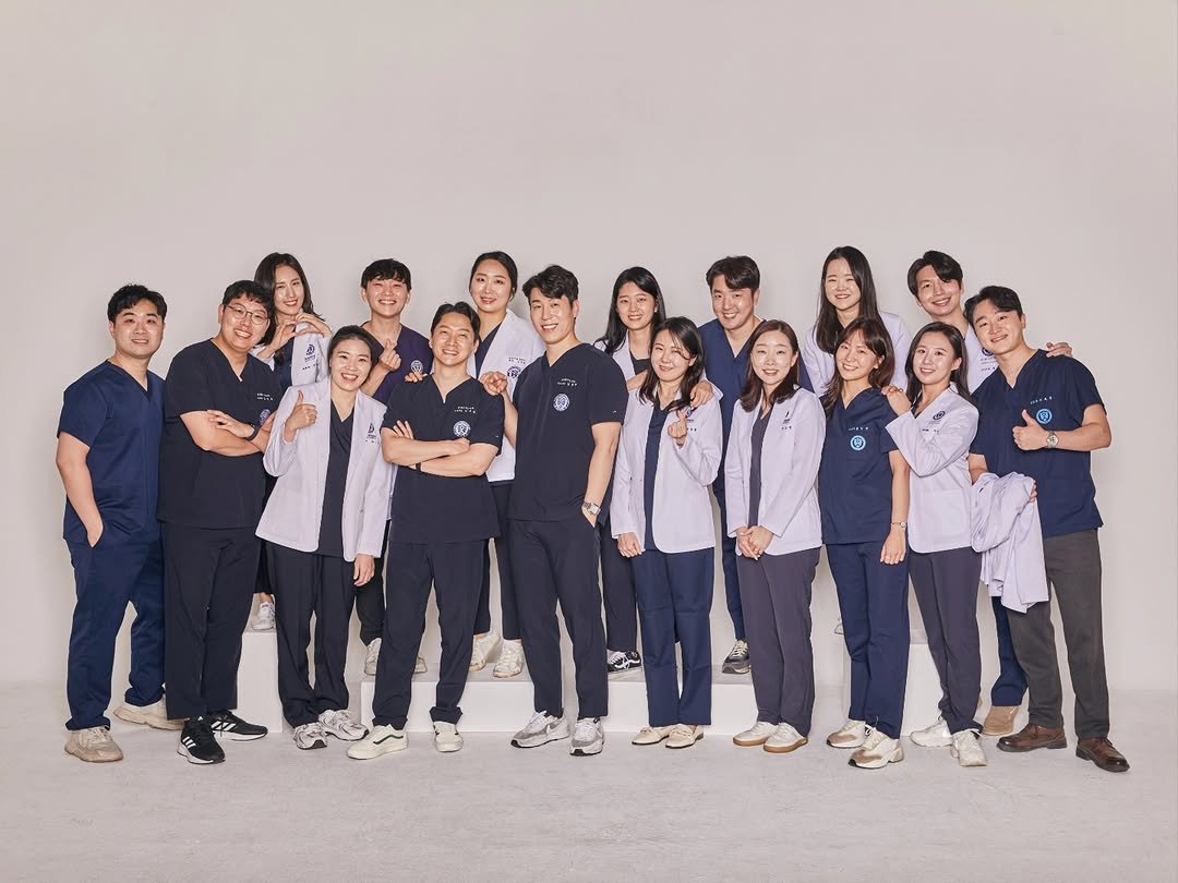 dreaming_dentalclinic_misa 게시물 이미지: #연세꿈꾸는치과 #단체촬영
연세꿈꾸는치과 전 지점 원장님들이 모여 단체사진을...
