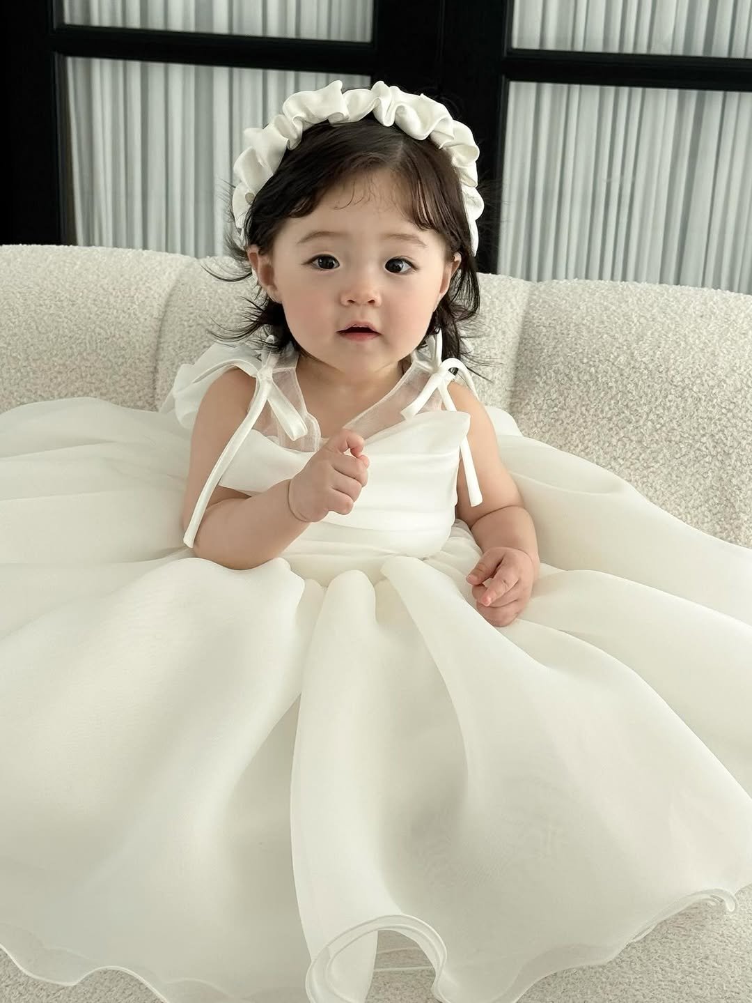 Photo by 위룸 Oui room l  돌드레스 돌드레스대여 돌잔치드레스 돌정장 돌수트 화동드레스 주니어드레스 on March 27, 2026. May be an image of baby, dress and text.