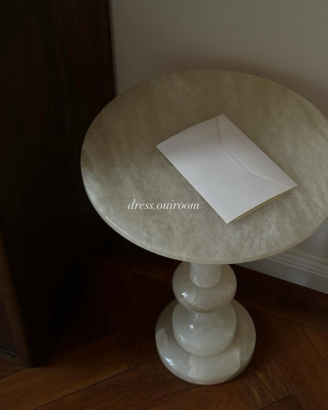 Photo by 위룸 Oui room l  돌드레스 돌드레스대여 돌잔치드레스 돌정장 주니어드레스 in 동탄2신도시. May be an image of table, lamp shade and text.
