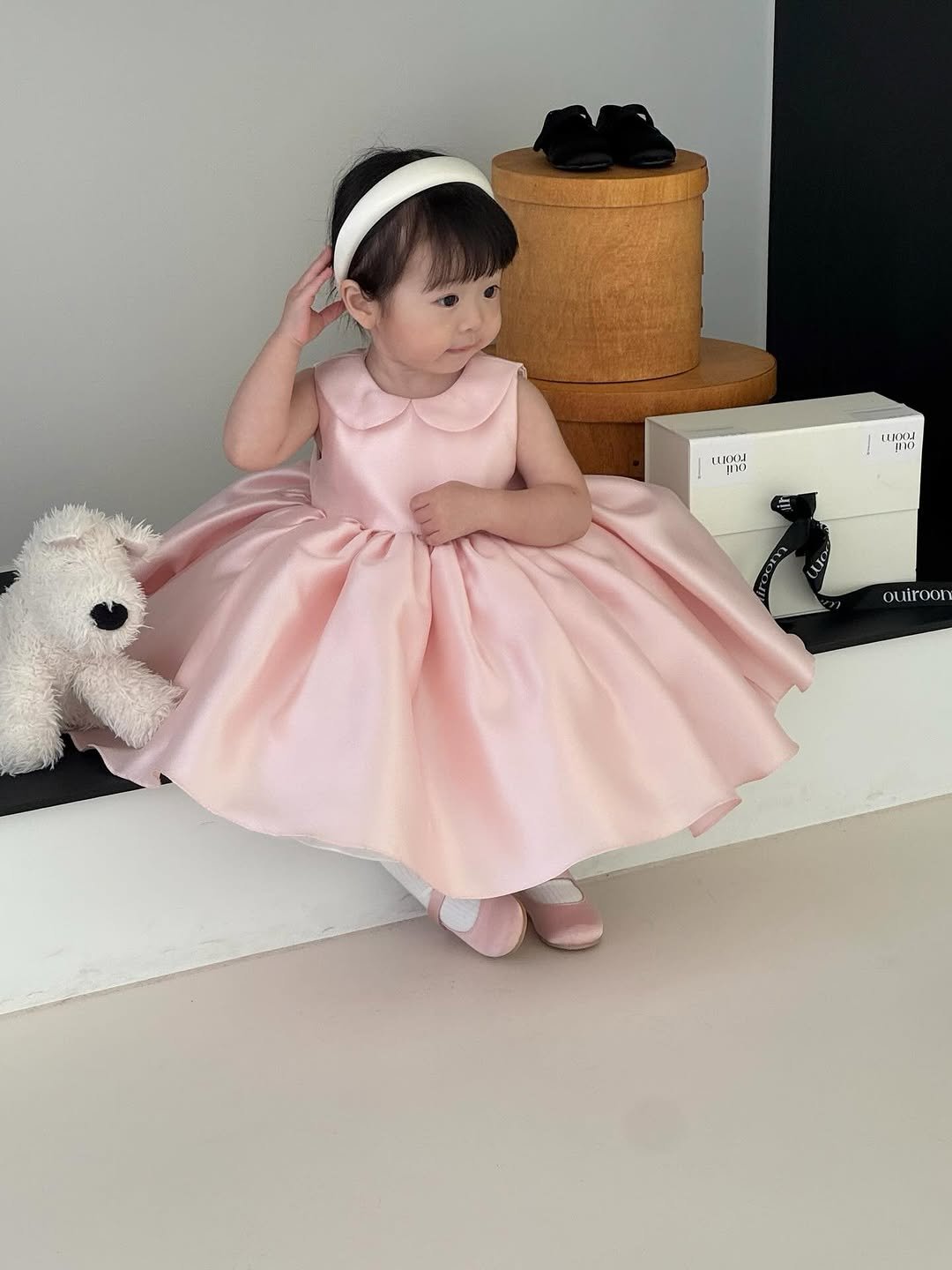 Photo by 위룸 Oui room l  돌드레스 돌드레스대여 돌잔치드레스 돌정장 돌수트 화동드레스 주니어드레스 on February 16, 2026. May be an image of baby, dress and text.