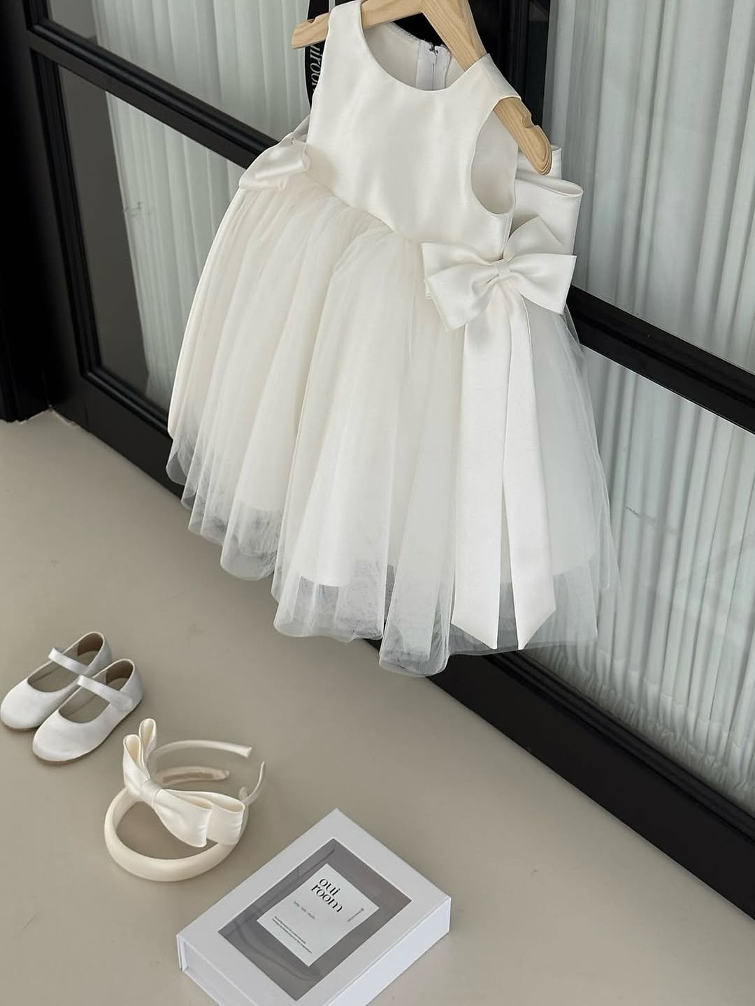 Photo by 위룸 Oui room l  돌드레스 돌드레스대여 돌잔치드레스 돌정장 돌수트 화동드레스 주니어드레스 in 동탄2신도시. May be an image of bow, baby shoes, dress and text.