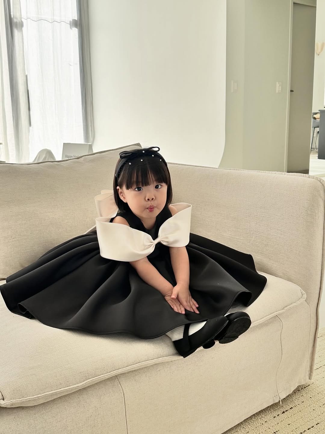 Photo by 위룸 Oui room l  돌드레스 돌드레스대여 돌잔치드레스 돌정장 주니어드레스 on November 10, 2025. May be an image of baby, dress, costume and text.