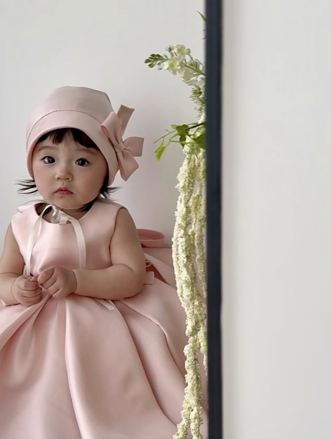 Photo by 위룸 Oui room l  돌드레스 돌드레스대여 돌잔치드레스 돌정장 돌수트 화동드레스 주니어드레스 on March 20, 2026. May be an image of baby, picture frame and text.