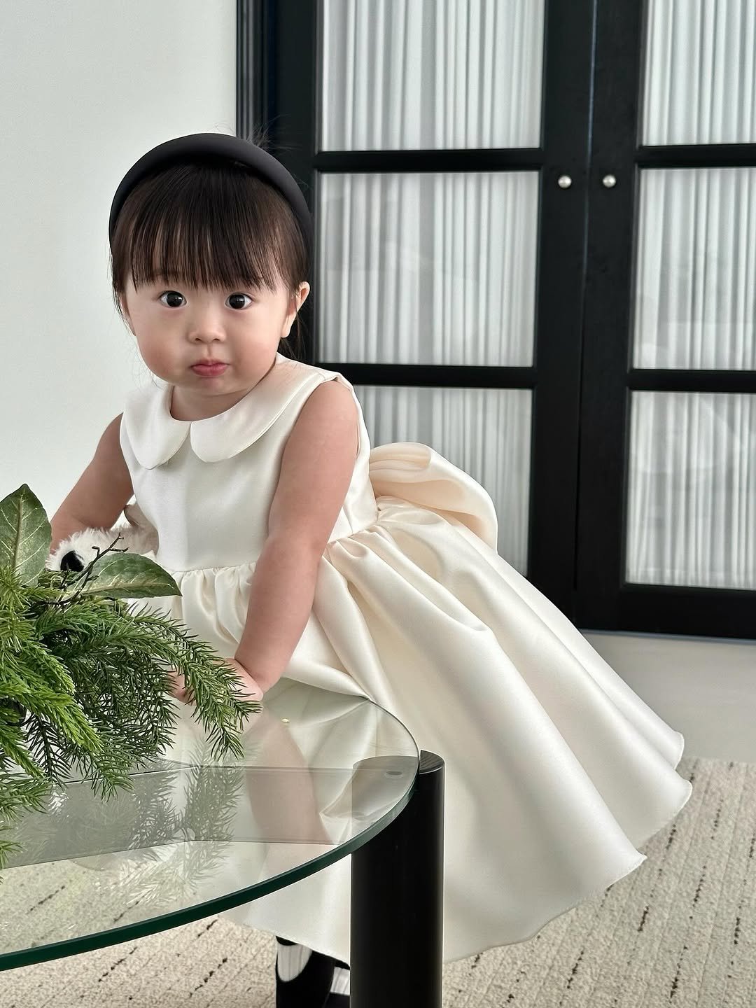 Photo by 위룸 Oui room l  돌드레스 돌드레스대여 돌잔치드레스 돌정장 주니어드레스 on November 11, 2025. May be an image of baby, dress and text.