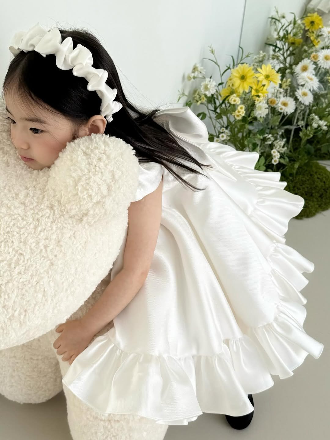 Photo by 위룸 Oui room l  돌드레스 돌드레스대여 돌잔치드레스 돌정장 돌수트 화동드레스 주니어드레스 on February 18, 2026. May be an image of child, dress and text.