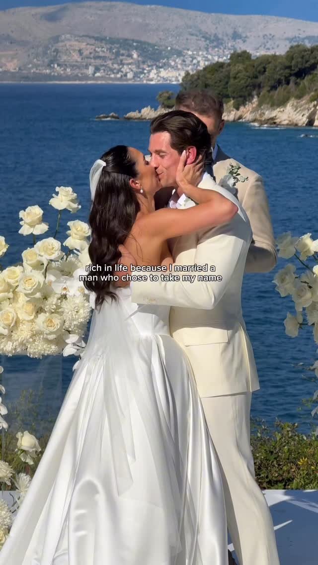 drhazelwallace 게시물 이미지: The Wallaces!!!🥹 married a walking green flag...