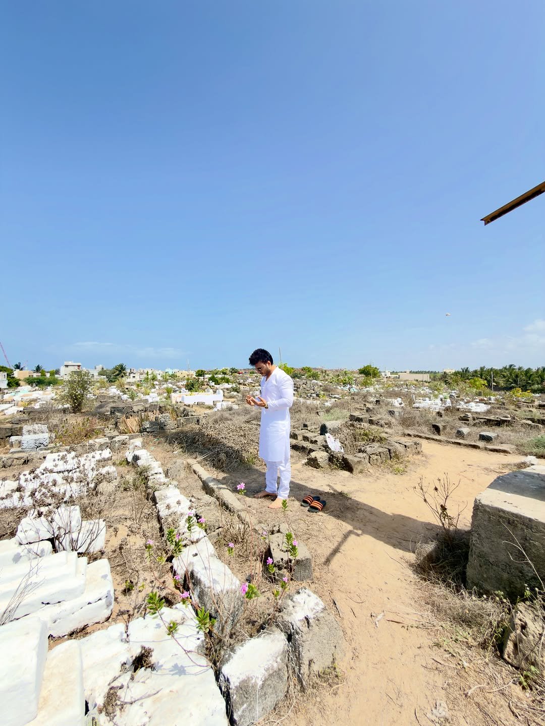 drimranpatelofficial 게시물 이미지: Every Eid, I visit the Kabristaan...