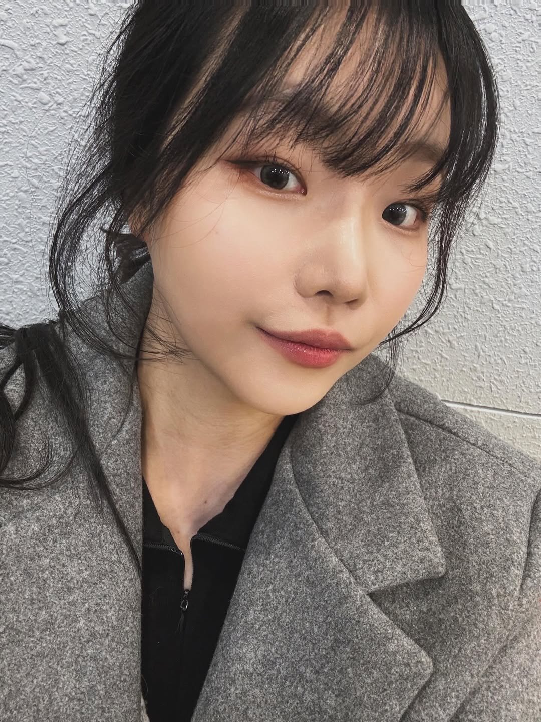 Photo by 김다혜 on December 02, 2025. May be an image of one or more people, hair and text.