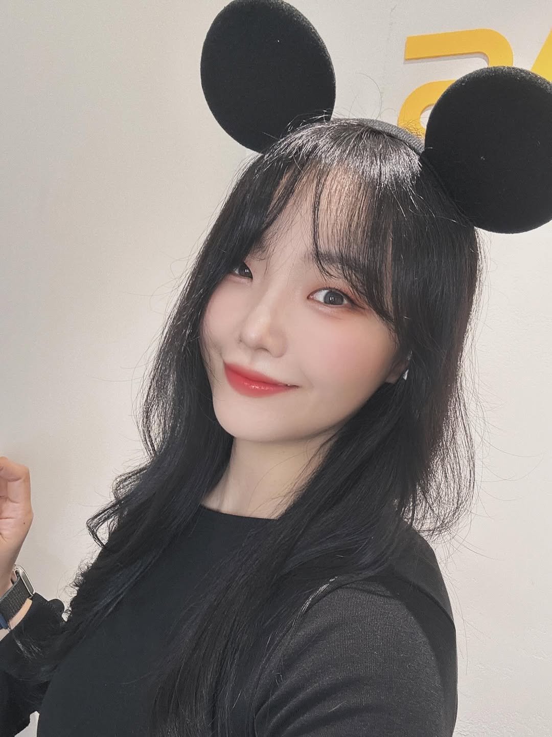 Photo by 김다혜 on October 16, 2025. May be an image of one or more people, hair and text.