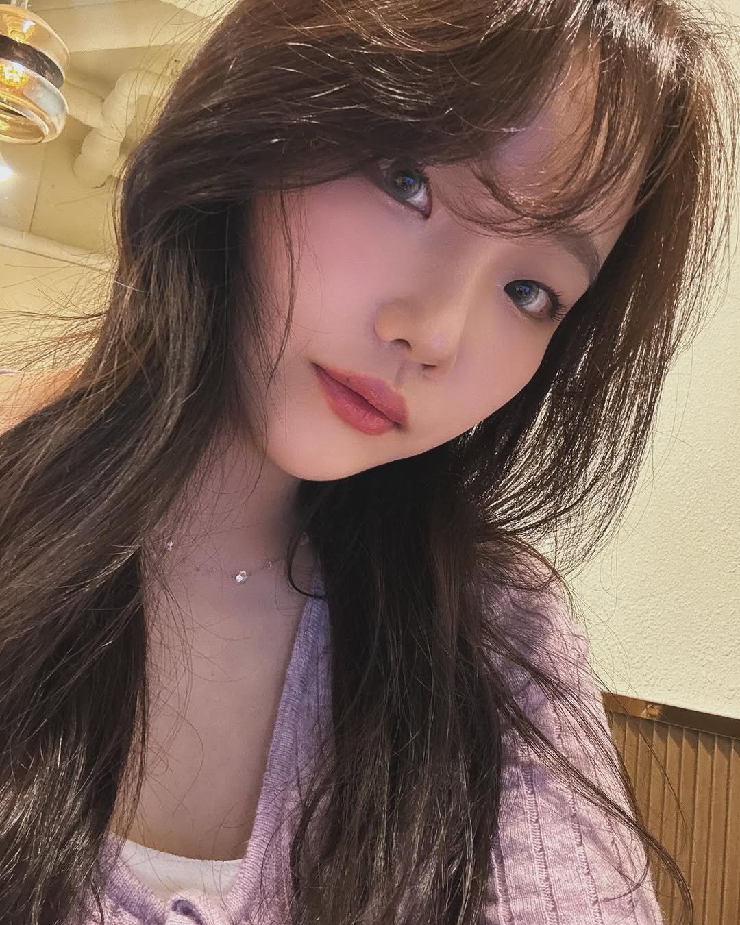 Photo by 김다혜 on May 19, 2025. May be an image of one or more people and hair.