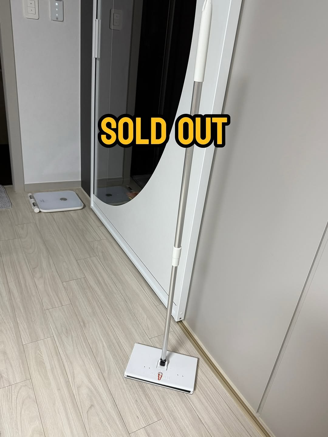 Photo by 두리니 [청소반장] 김연주 on August 15, 2025. May be an image of rack, carpet, vacuum, dustpan, clothes hanger and text that says 'SOLD OUT'.