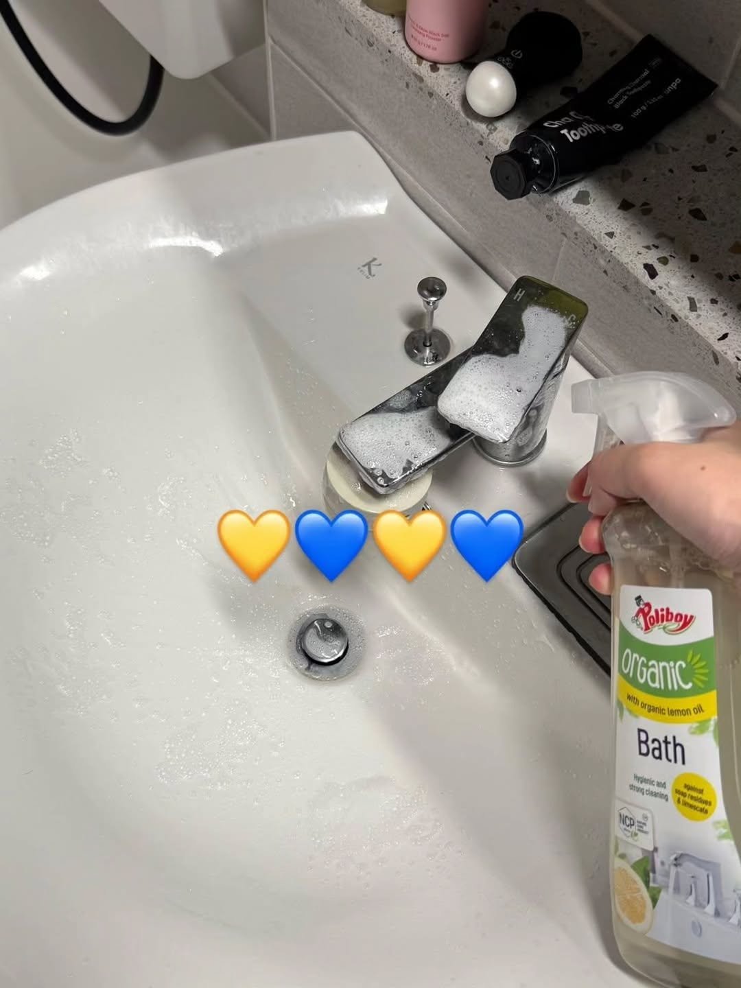 Photo by 두리니 [청소반장] 김연주 on October 05, 2025. May be an image of castile soap, faucet, sink, brush and text.