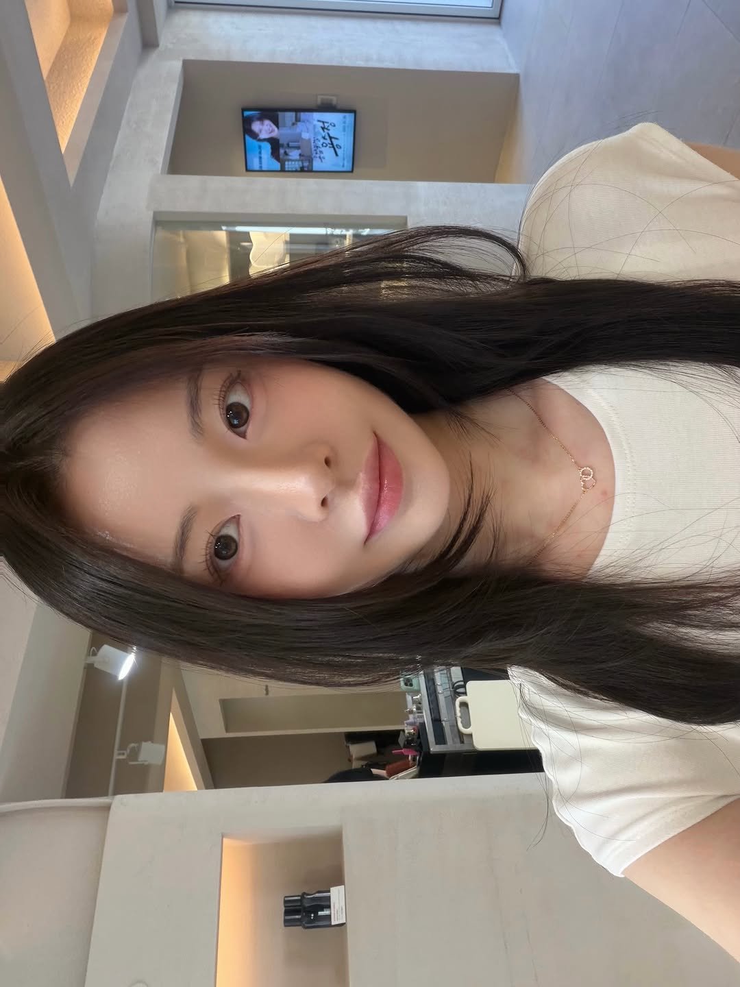 dxhxin 게시물 이미지: @weneed.official_ @_ohhyun_ 물미역 머리결 감사합니다🙇🏻‍♀️🤍