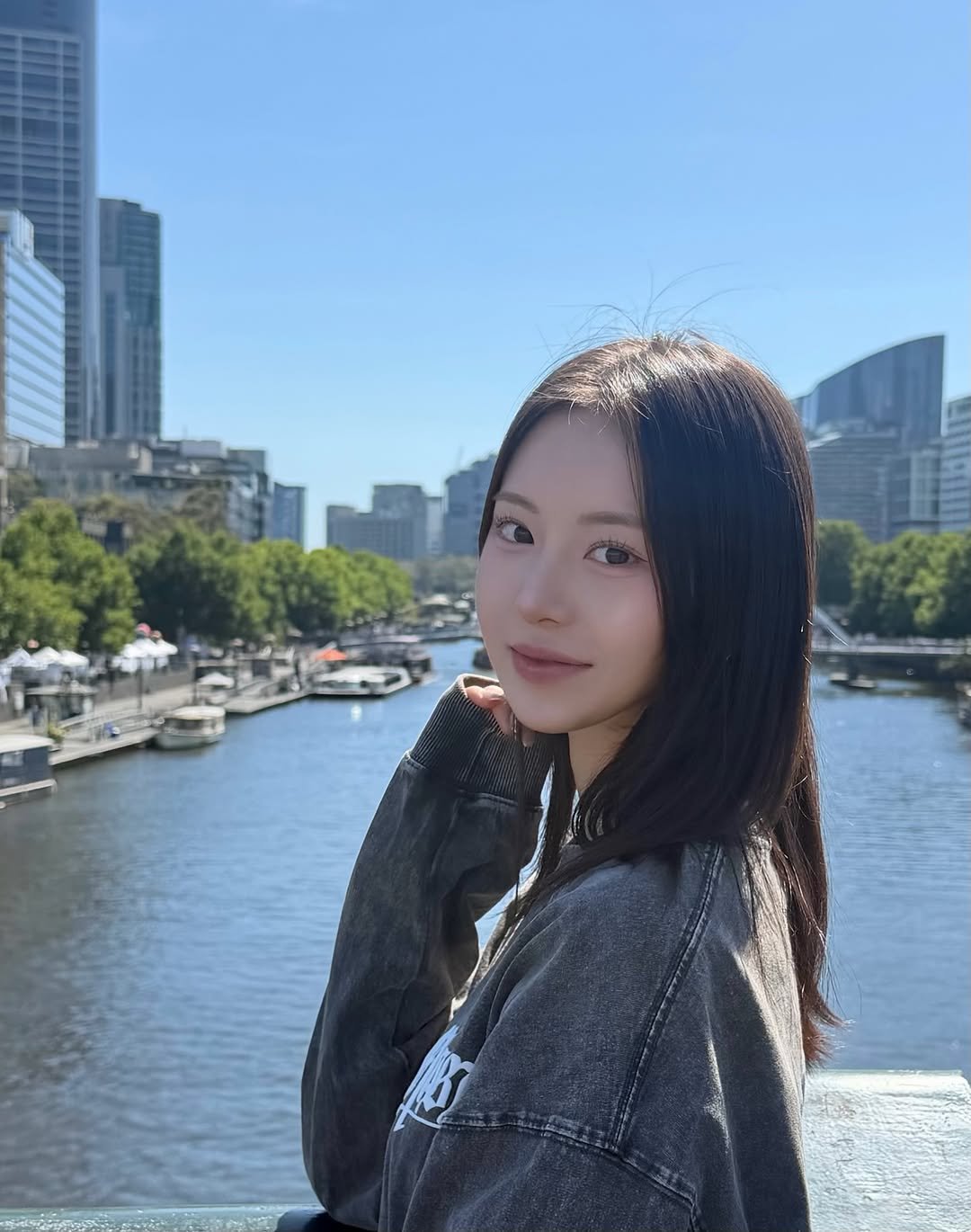 dxhxin 게시물 이미지: 소원은 진작 다 잊어버렸다
기억하는 건, 같이 소원을 빌었다는 것
같이 있었다는...