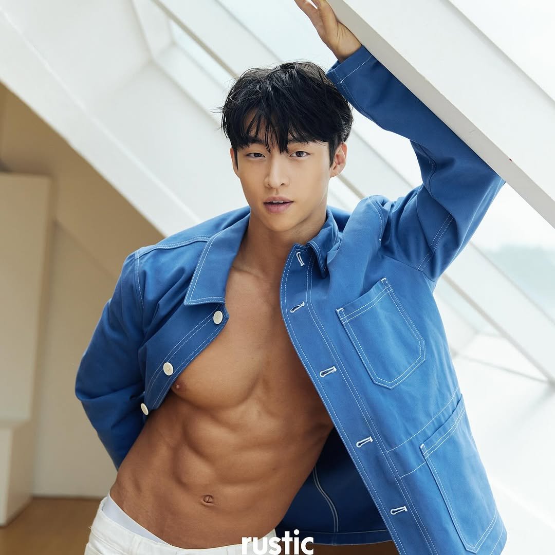 Photo by [Team_Us] 김동윤 ( 신논현PT, 논현PT, 강남PT ) on July 10, 2025. May be an image of one or more people, biceps, people bodybuilding and underwear.