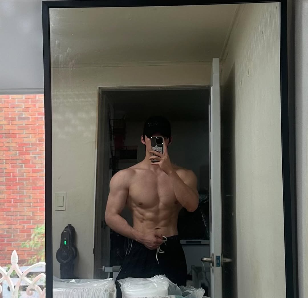 Photo by [Team_Us] 김동윤 ( 신논현PT, 논현PT, 강남PT ) on August 13, 2025. May be an image of 1 person, biceps, body building and text.