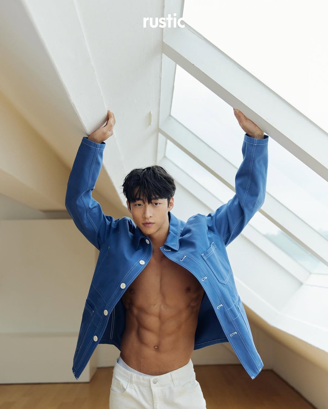 Photo shared by [Team_Us] 김동윤 ( 신논현PT, 논현PT, 삼성동PT, 청담동 PT, 강남PT ) on July 06, 2022 tagging @moon_topia_, @studio_rustic_, and @seo._.aaah.