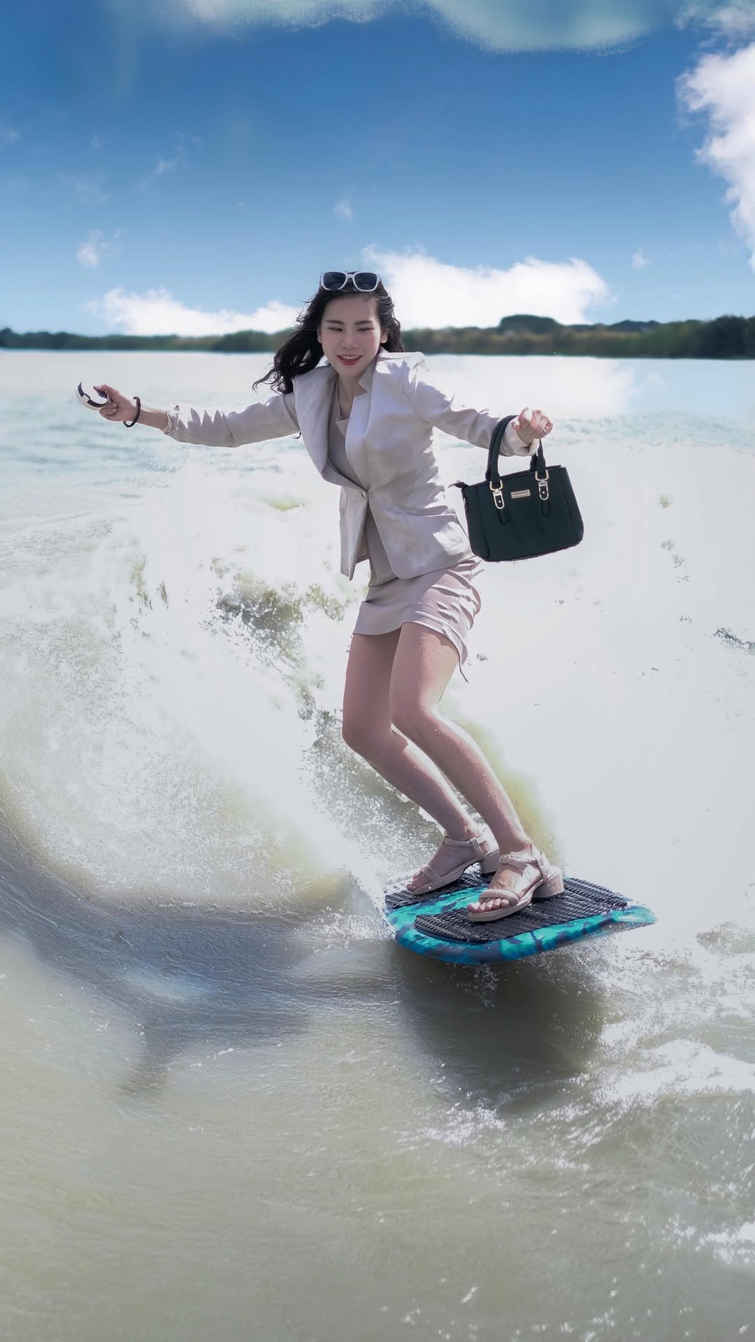 dy0220 게시물 이미지: 連假結束趕著去上班💼😂
-
📹 @sunss1000 
#wakesurf #surf...
