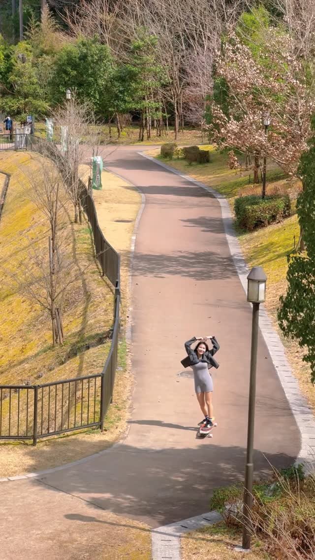 dy0220 게시물 이미지: 如果巨人來了還有辦法悠閒的滑長板嗎😭
來這裡獻出你的心臟把
📍進擊的巨人博物館 -...