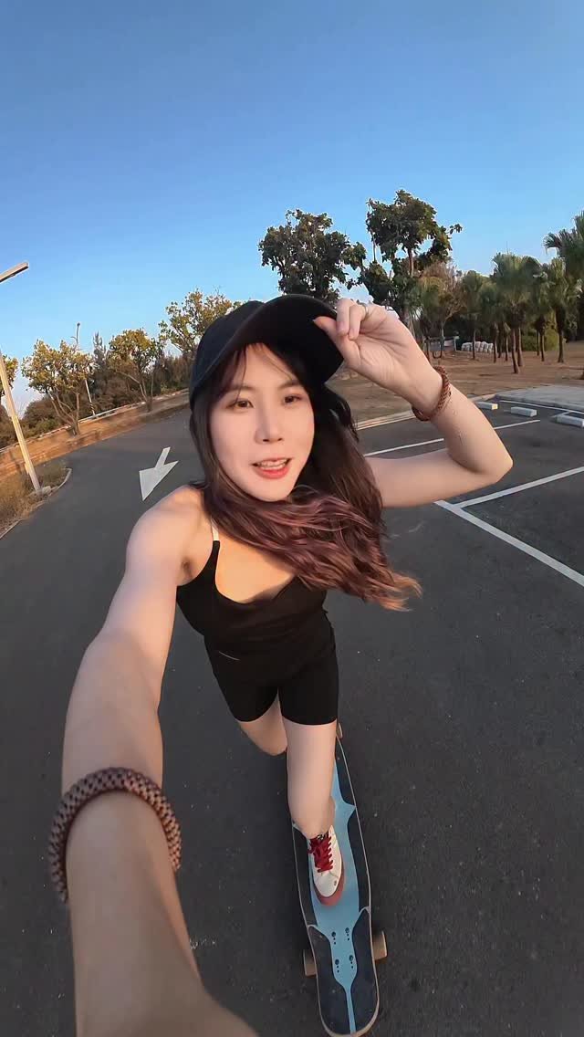 dy0220 게시물 이미지: 今天跑這段黃金海岸再過去一點的堤防
看著夕陽真的好美啊🌹
大家有什麼推薦的戶外跑點呢...