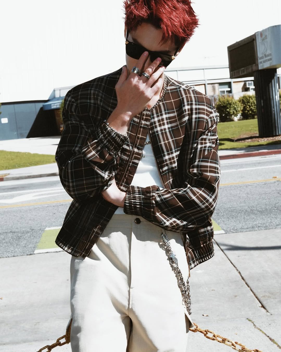 Photo by 王鹤棣Dylan_Wang on February 14, 2026. May be an image of fishnet stockings, bolo tie, blazer, cigarette, kilt and text.