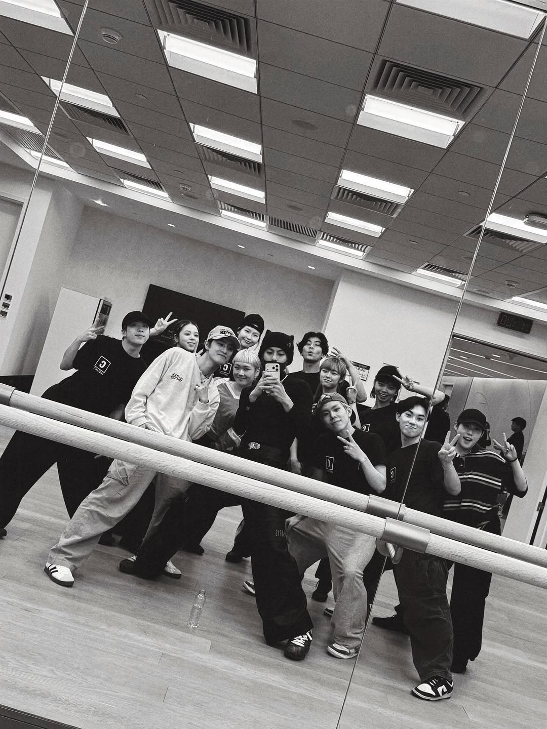 Photo by 王鹤棣Dylan_Wang on January 15, 2026. May be a black-and-white image of martial arts and dancing.