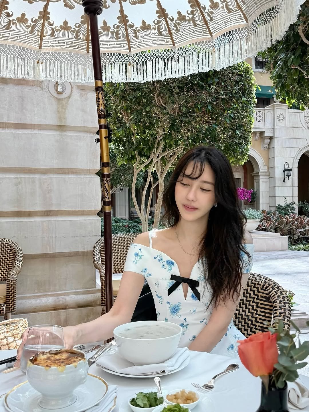 Photo by E.JIAH 이지아 on November 02, 2025. May be an image of parasol, umbrella, teacup, tea and text.